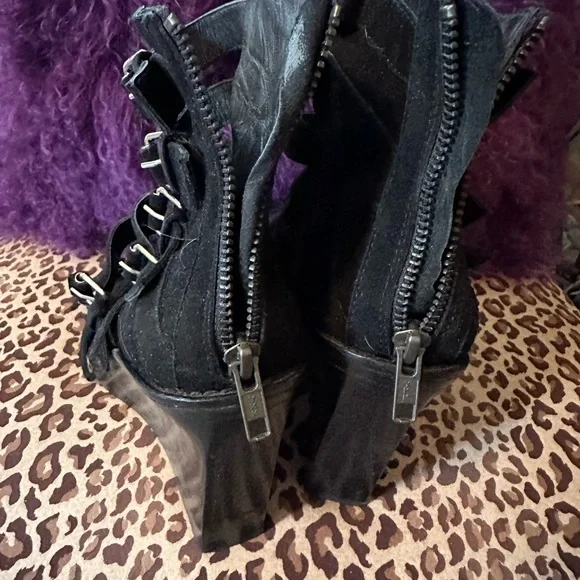 Ann Demeulemeester strappy suede sandal - Picture 3 of 5